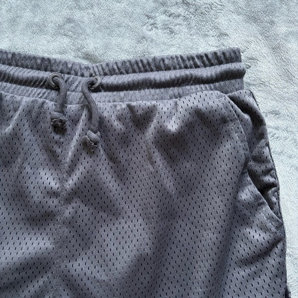 Kith Shorts - Picture 2 of 6